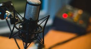 A podcaster mic