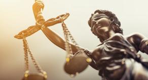 A graphic of The Statue of Justice symbol, commonly found in courtrooms around the world