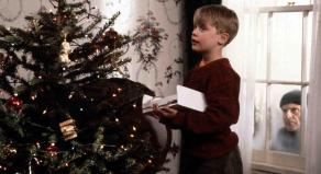 Kevin McCallister (Macaulay Culkin) decorates a Christmas tree while Harry Lime (Joe Pesci) spies on him through the window