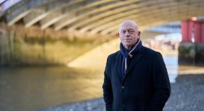 Ross Kemp standing next to the River Thames