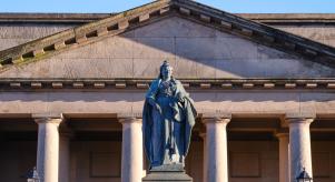 Statue of Queen Victoria outside Chester Crown Court
