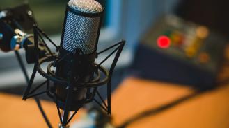 A podcaster mic