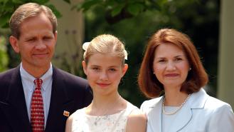 Elizabeth Smart with her mother and father