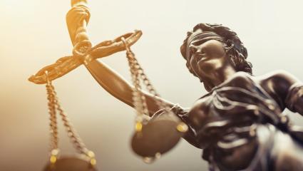 A graphic of The Statue of Justice symbol, commonly found in courtrooms around the world