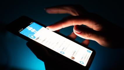 Sending a tweet on a smart phone