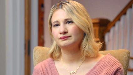 Gypsy Rose Blanchard with blonde hair and wearing a necklace that says 'HOPE'
