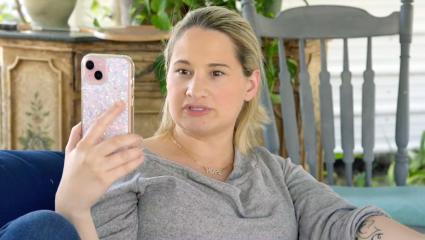 Gypsy Rose Blanchard holding up her smartphone