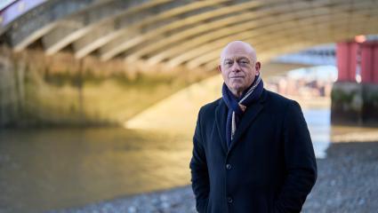 Ross Kemp standing next to the River Thames