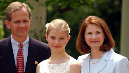Elizabeth Smart with her mother, Lois, and uncle, Tom