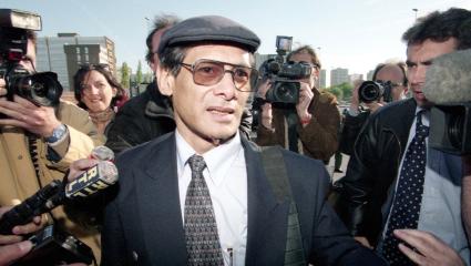 Charles Sobhraj surrounded by press as he leaves court