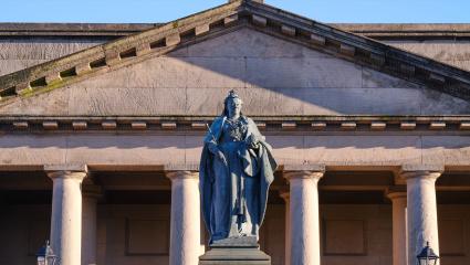 Statue of Queen Victoria outside Chester Crown Court