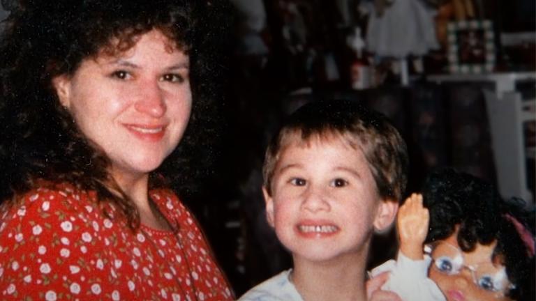 Family photo of Dee Dee Blanchard with her young daughter, Gypsy Rose