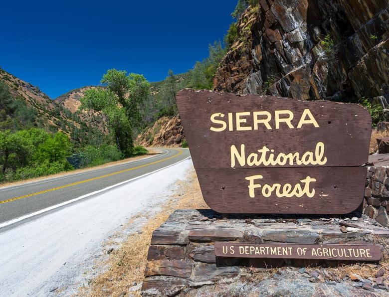 A sign by the side of the road marking the entrance to Sierra National Forest