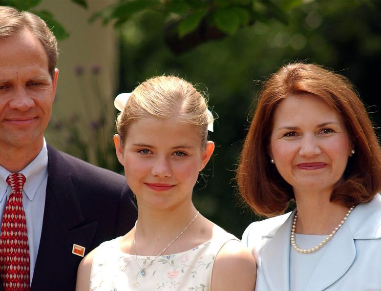 Elizabeth Smart with her mother, Lois, and uncle, Tom