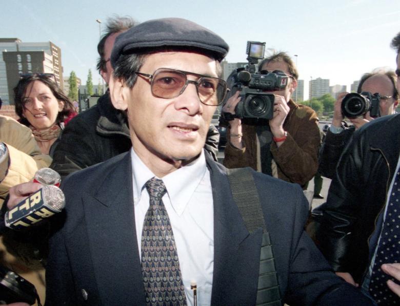 Charles Sobhraj surrounded by press as he leaves court