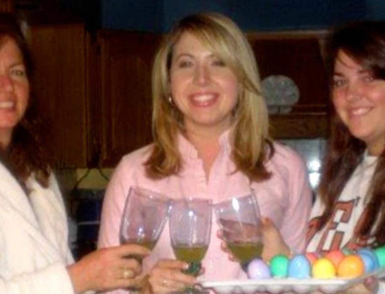 Lauren Giddings has drinks with friends