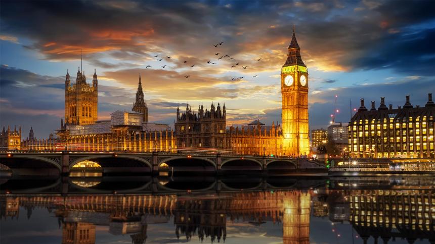 Big Ben and the Houses of Parliament at twighlight