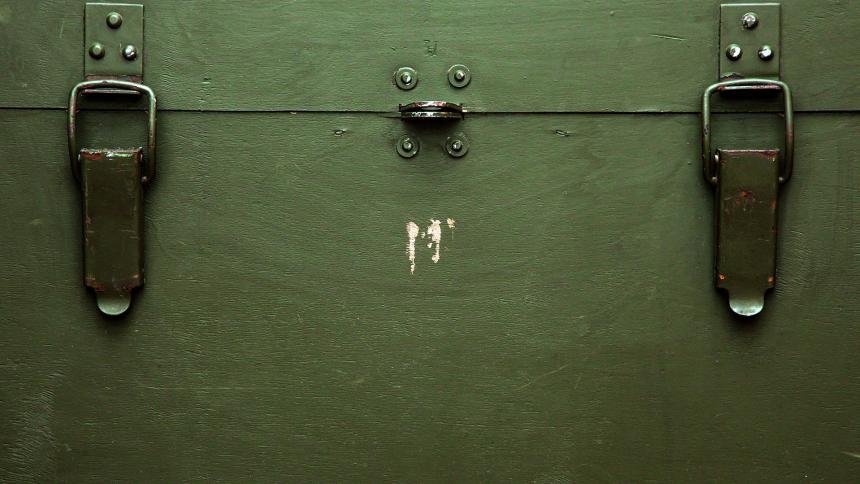 A green chest 