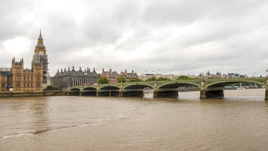 A photograph showing the River Thames and the Houses of Parliament in London, UK