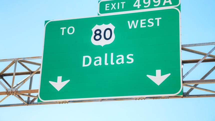 A US highway sign showing the distance and road to travel to Dallas