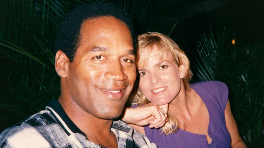 O.J. Simpson and Nicole Brown Simpson posing for a photo