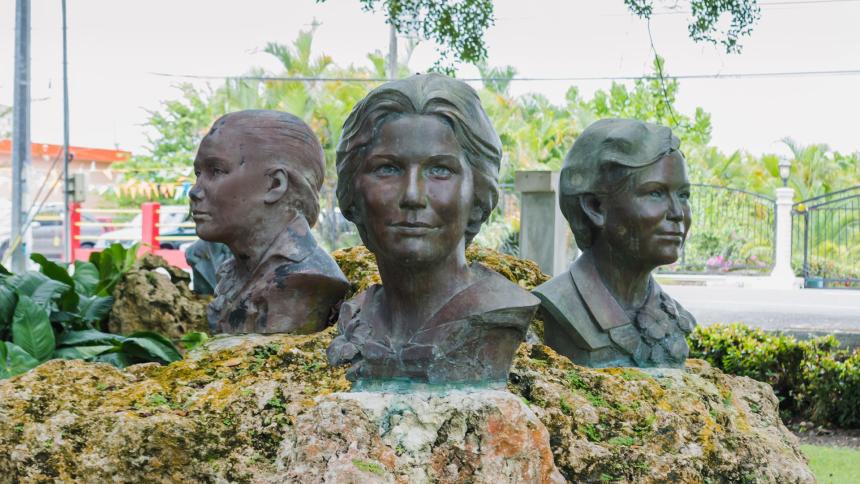 Statues of the three murdered Mirabal Sisters